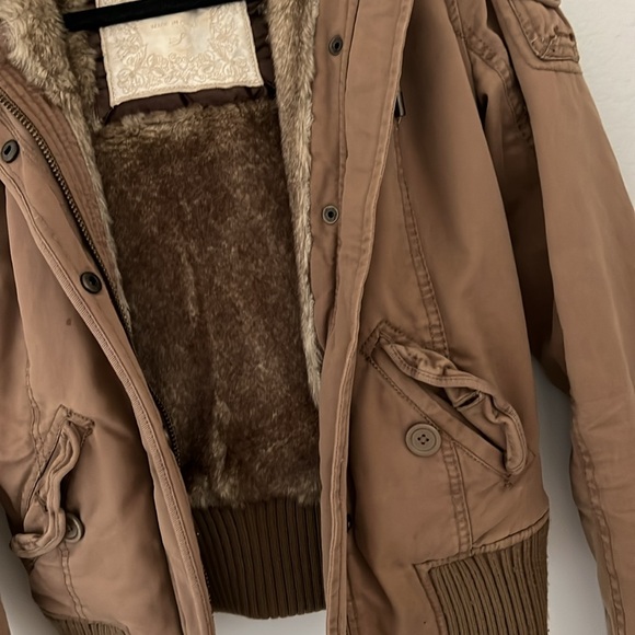 Brown/tan Abercrombie jacket with faux fur lining - Picture 4 of 4
